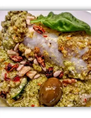 Ricetta Merluzzo con salsa alle zucchine e olive di imieiduepapaincucina