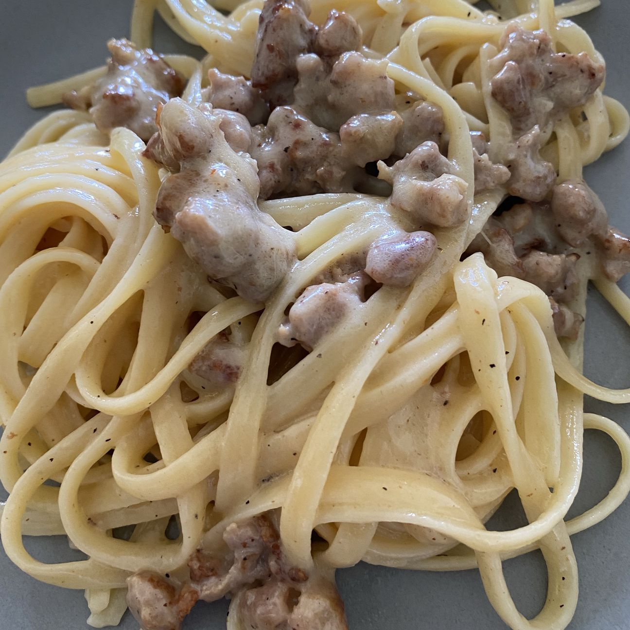 LINGUINA TALEGGIO E SALSICCIA