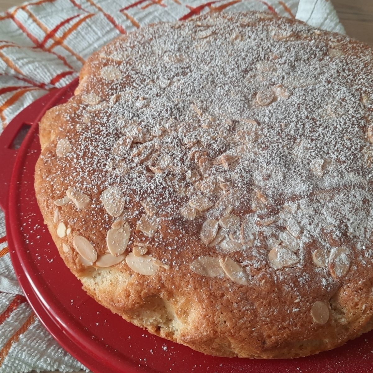 Torta allo yogurt con le mandorle