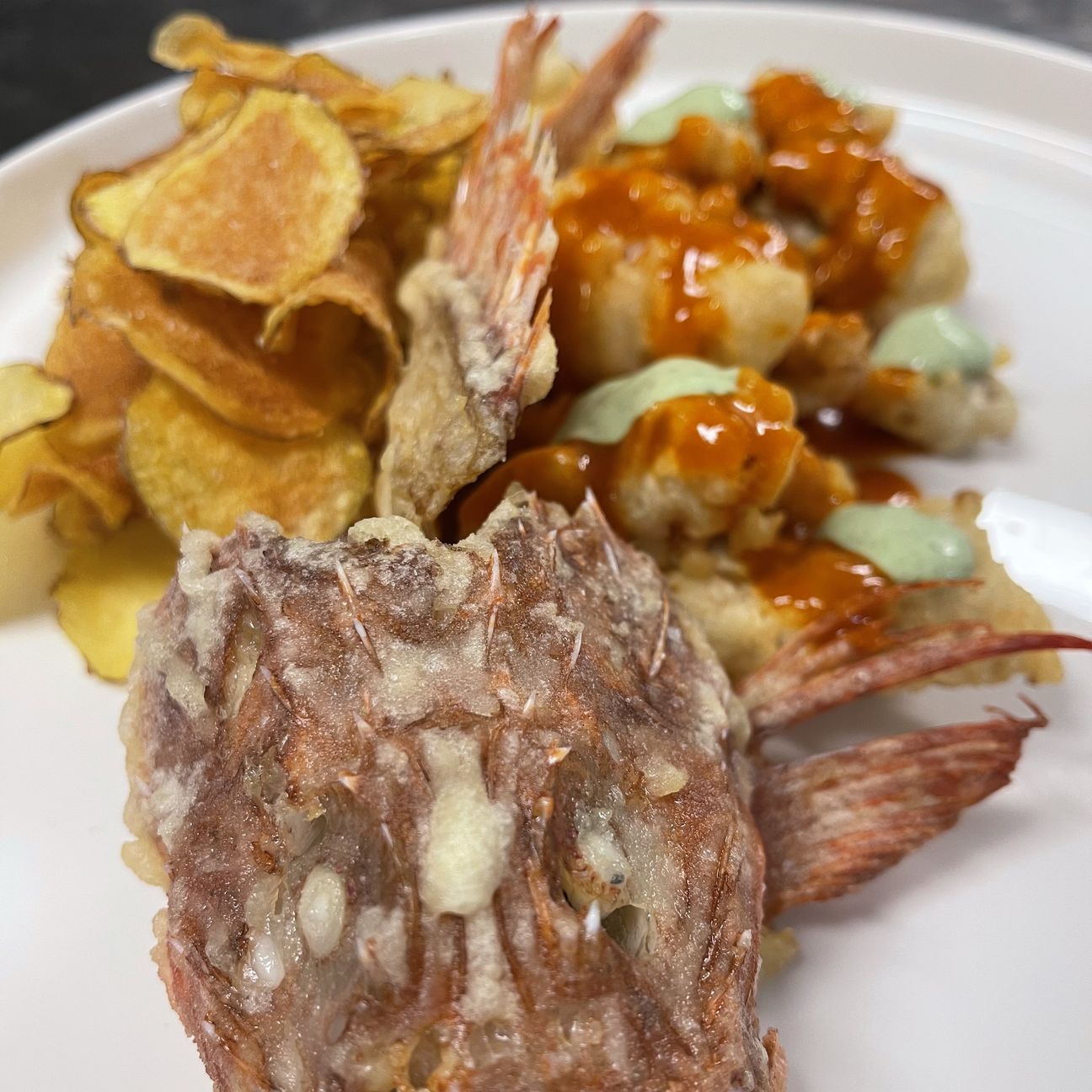 Scorfano fritto con cips di patate