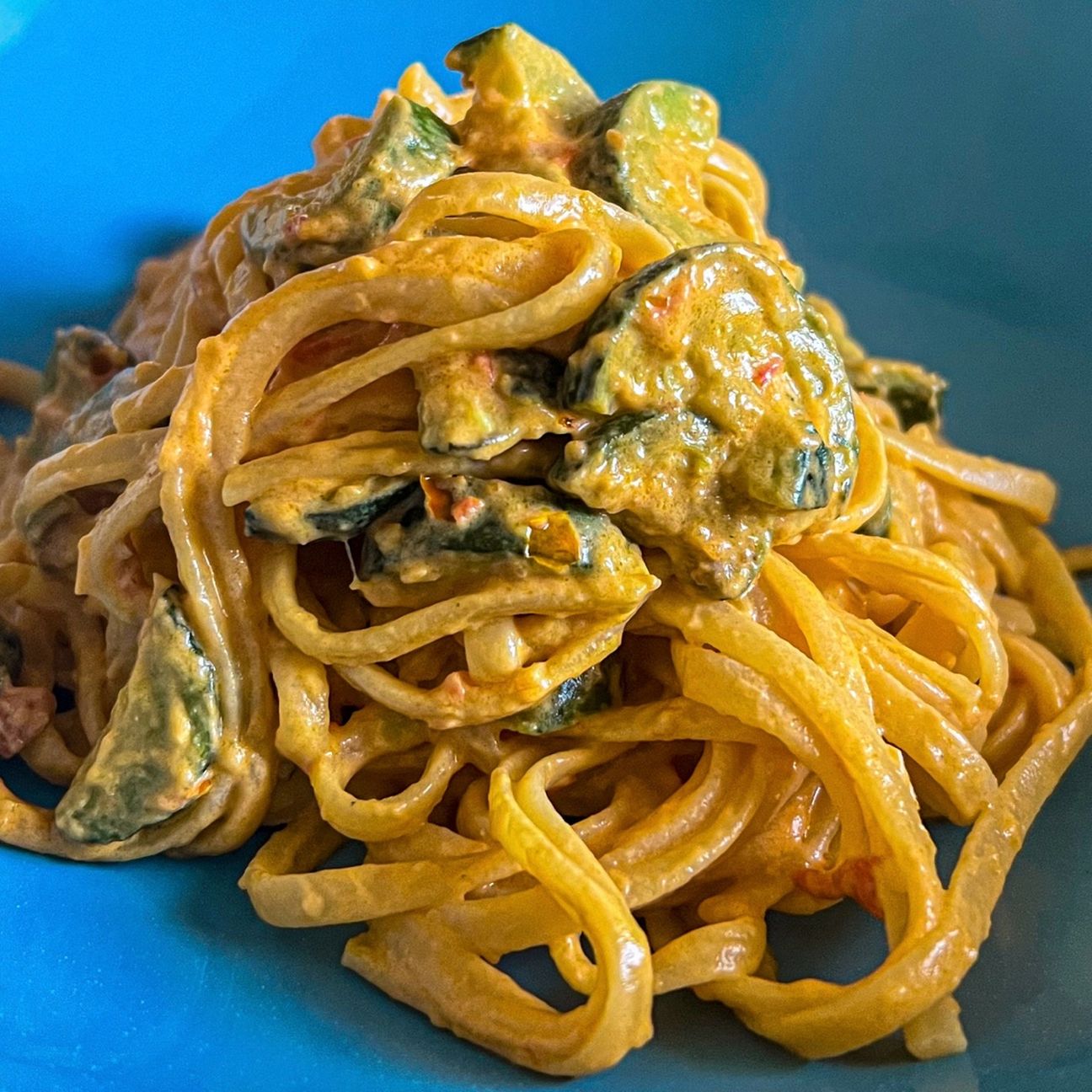 Linguine con zucchine, datterino e philadelphia