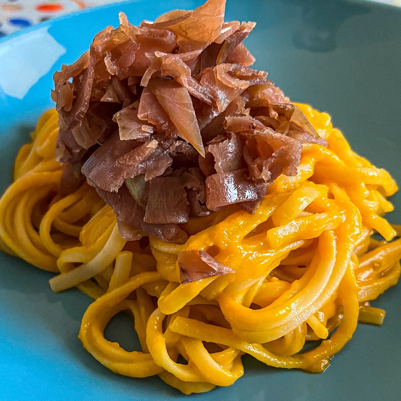 Linguine con crema di zucca e tonno affumicato