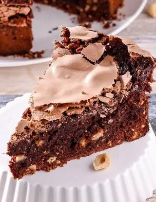 Ricetta Torta brownies meringata al cioccolato e nocciole di ChiarasCakery