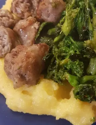 Ricetta Salsicce e friarielli su letto di polenta di annadok