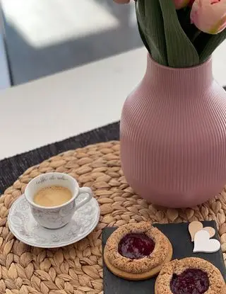 Ricetta Nidi alla marmellata di lampone, senza lattosio, con frolla al farro, mandorle e nocciole di aamyy16