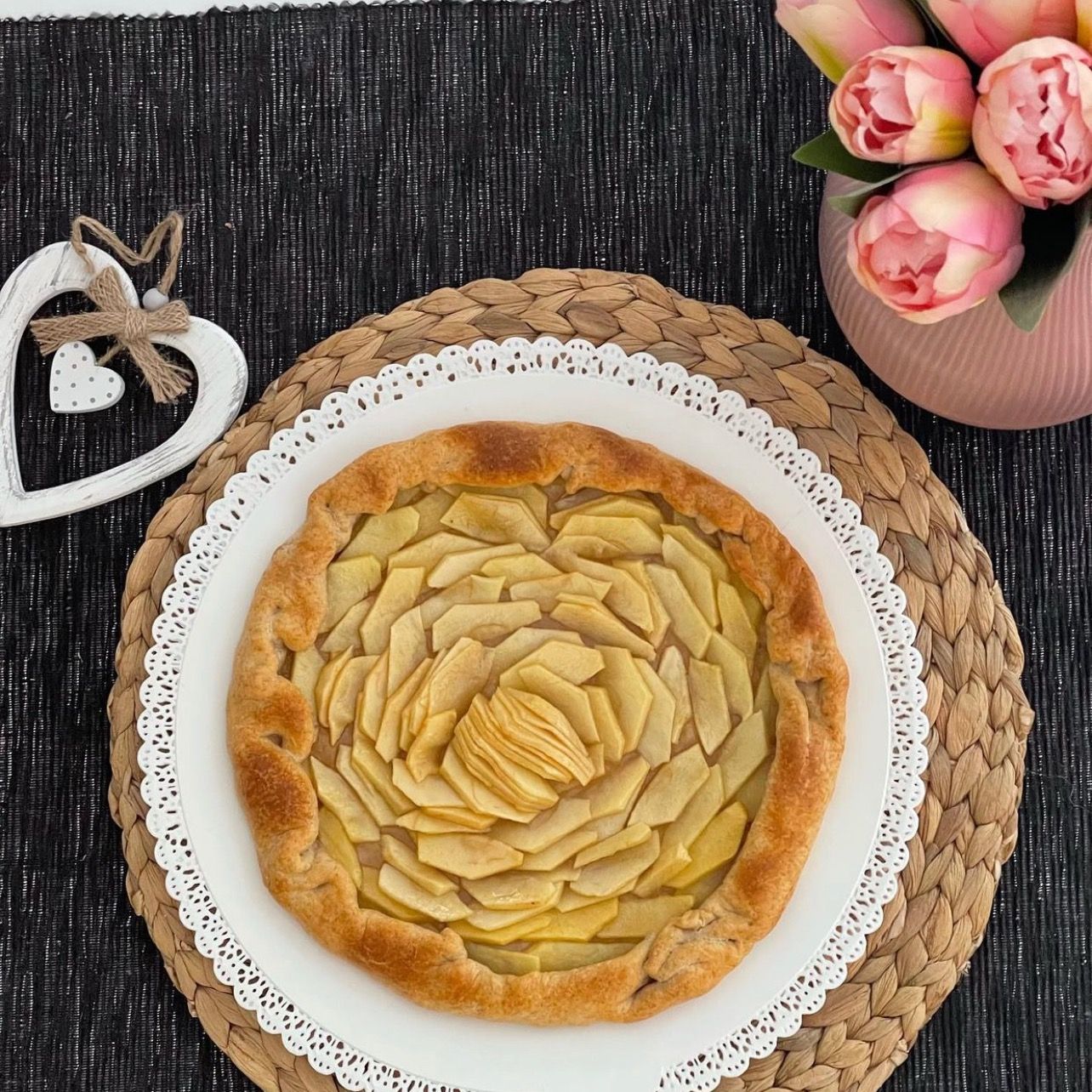 Crostata di mele con pasta brisèe vegana con farina integrale