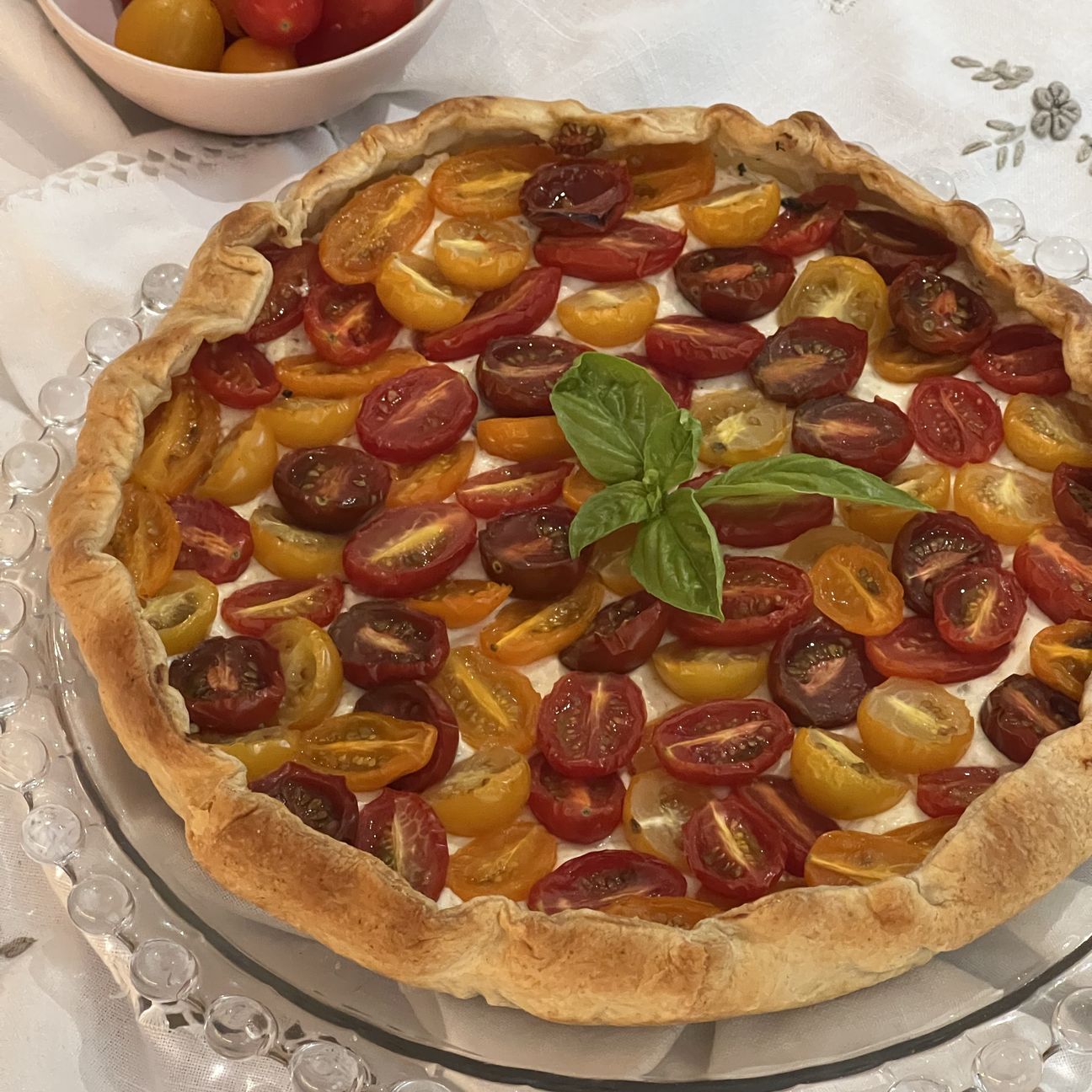 Crostata rustica con ricotta e pomodorini