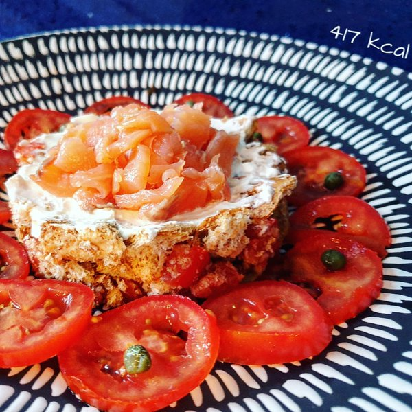 Crumble di granetti con pomodorini, Philadelphia light e salmone