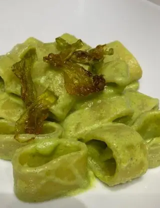 Ricetta Paccheri con Pesto di Zucchina e Fiori di Zucca di lu_