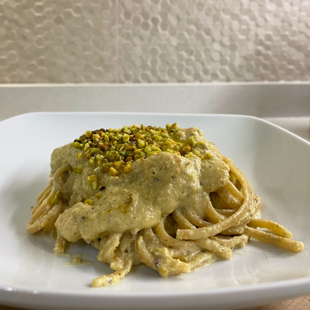 Linguine con Crema di Pistacchio e Gamberetti