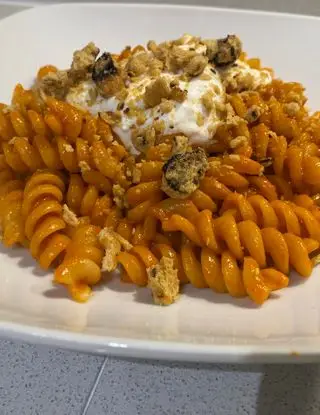 Ricetta Fusilli con crema di peperoni, stracciatella e taralli sbriciolati di cucinaconamore