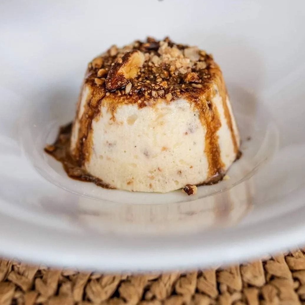 Parfait alle mandorle pralinate, biscuit al cioccolato e caffè