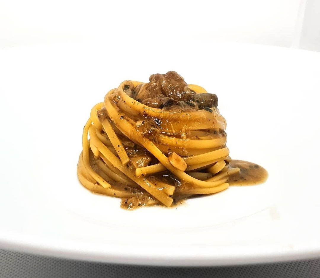 Linguine di Gragnano con funghi porcini e fondo bruno