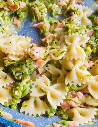 Ricetta Farfalle con zucchine e salmone di robertabongy