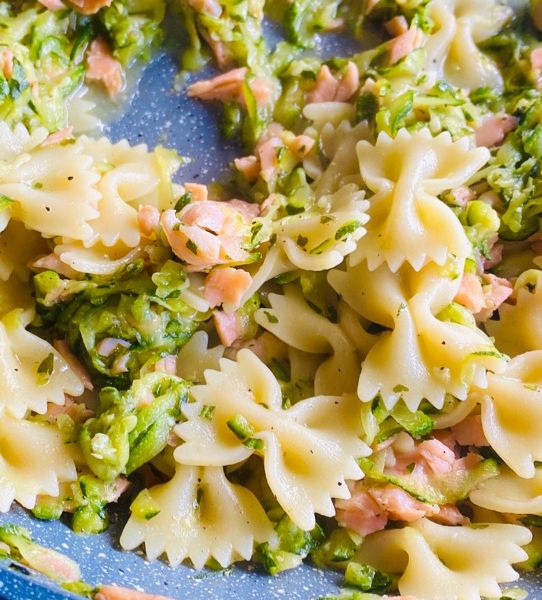 Farfalle Con Zucchine E Salmone - Al.Ta Cucina | Robertabongy