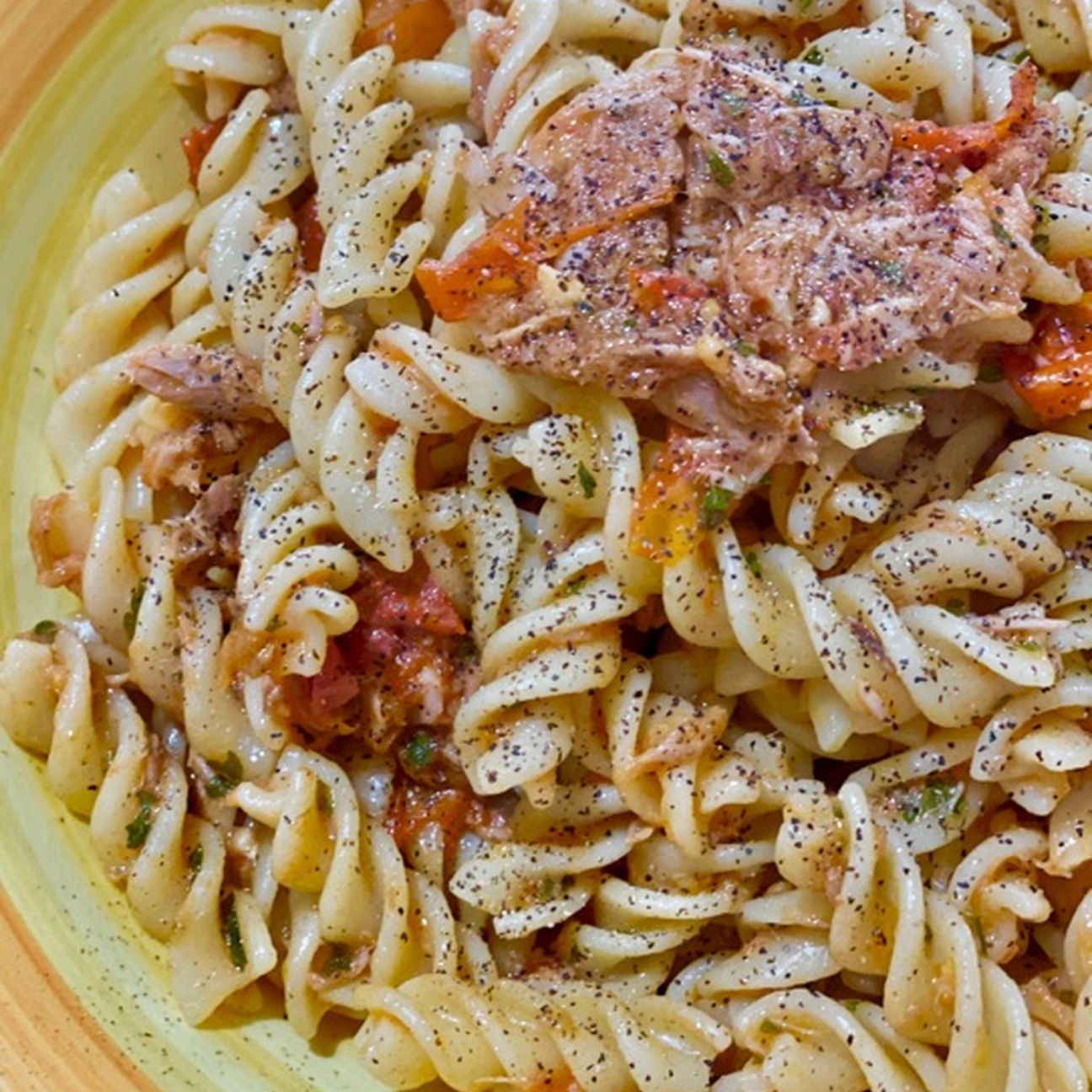 Pasta pomodorini e tonno