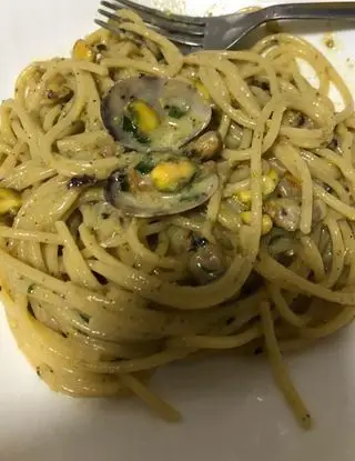 Ricetta Spaghetti con pesto di pistacchi e vongole di Lori