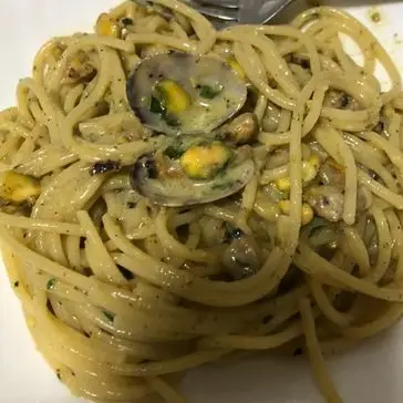 Ricetta Spaghetti con pesto di pistacchi e vongole di Lori