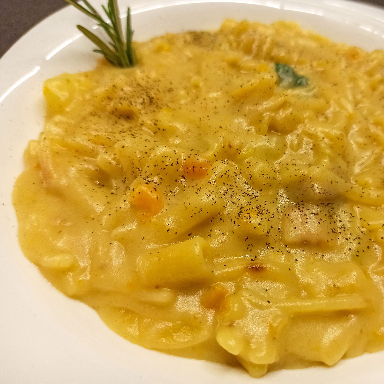 Pasta patate e provola alla napoletana