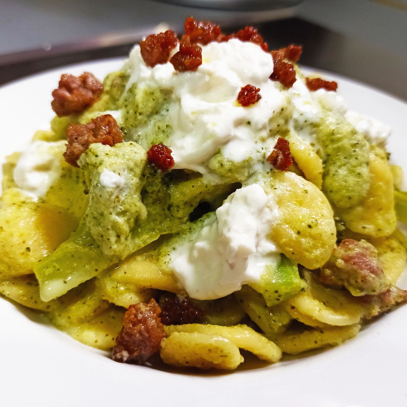 Orecchiette alla Crema di Broccoli e Burrata con Salsiccia alla Birra