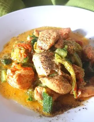 Ricetta Bocconcini di pollo alla paprika con zucchine novelle. di Mammavanna