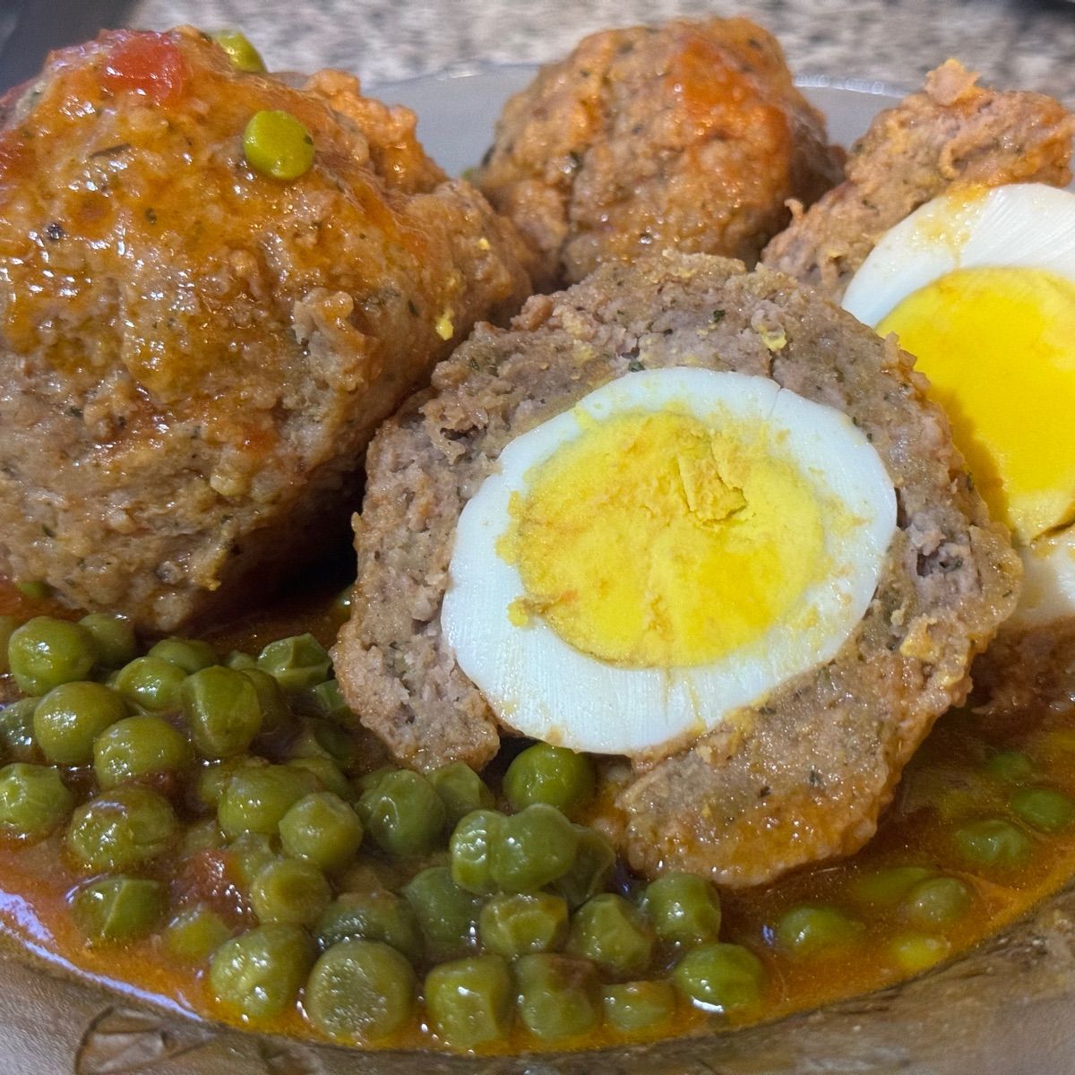 POLPETTE CON SORPRESA 😮CON PISELLI E SUGO DI POMODORO 🤤