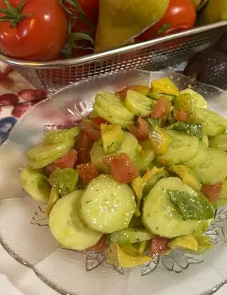 Ricetta INSALATA DI AVOCADO,POMODORO,CETRIOLI E BASILICO di sborlininina40