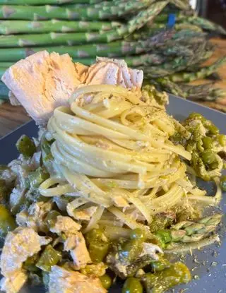 Ricetta Pasta cremosa con salmone, asparagi e piselli 😊 di sborlininina40