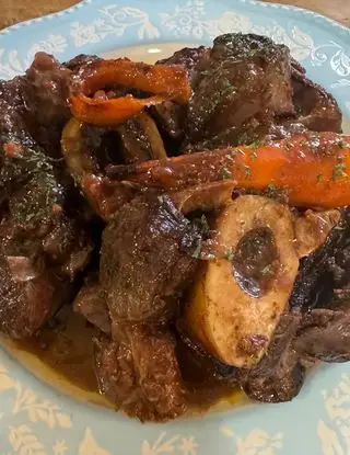 Ricetta OSSOBUCO COTTO IN UNA PENTOLA DI COCCIO IN FORNO di sborlininina40