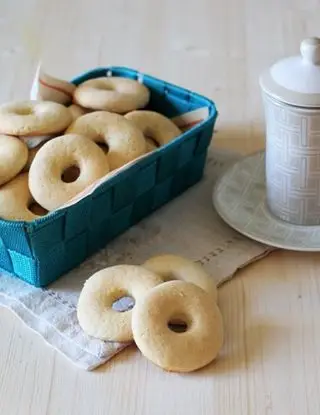 Ricetta Biscotti ciambelle alla panna di _lidia_noce_di_burro_