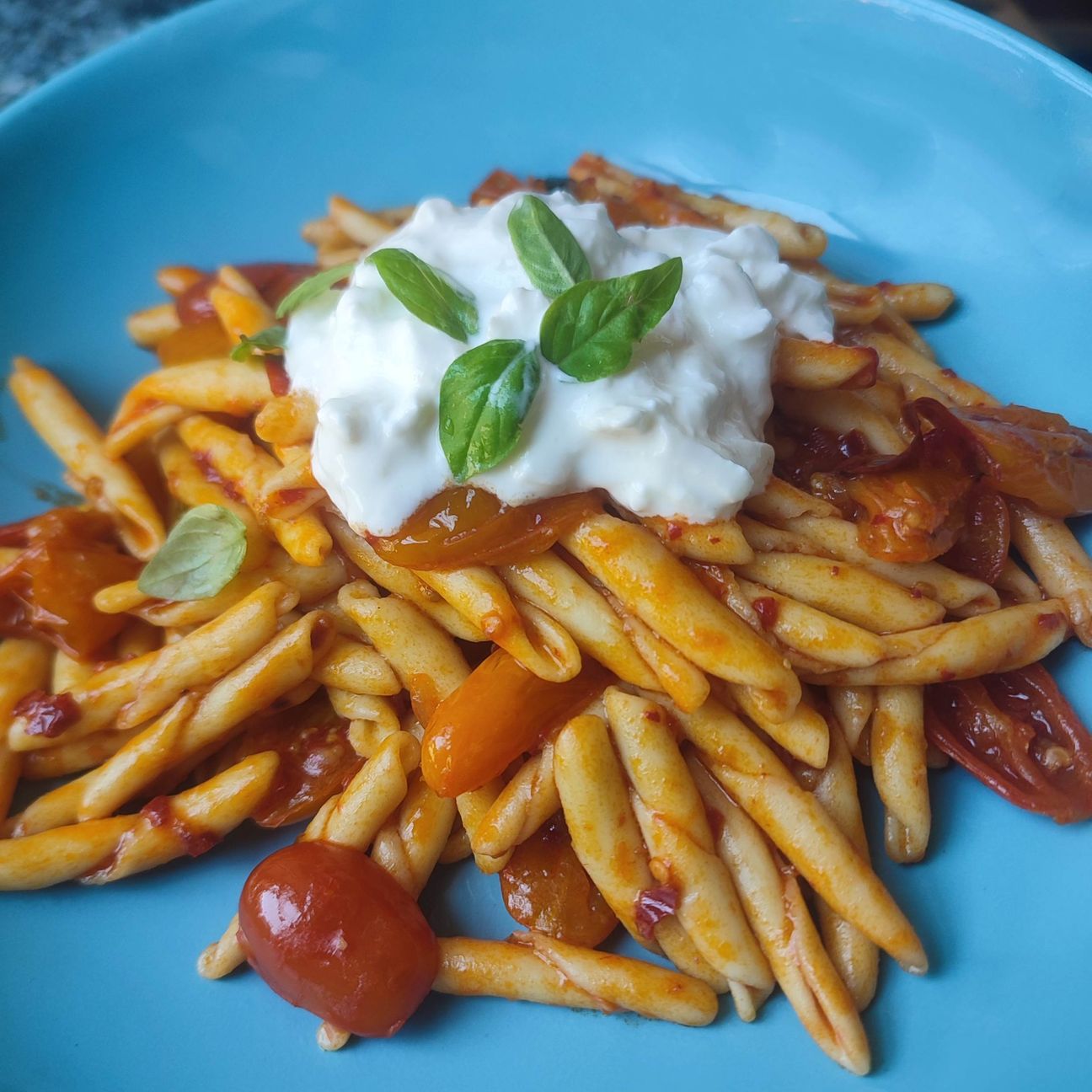 Garganelli ai due pomodorini, 'nduja e burrata
