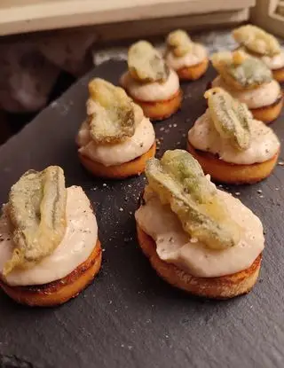 Ricetta Crostini con patè di cannellini e salvia fritta di cucinoemagno