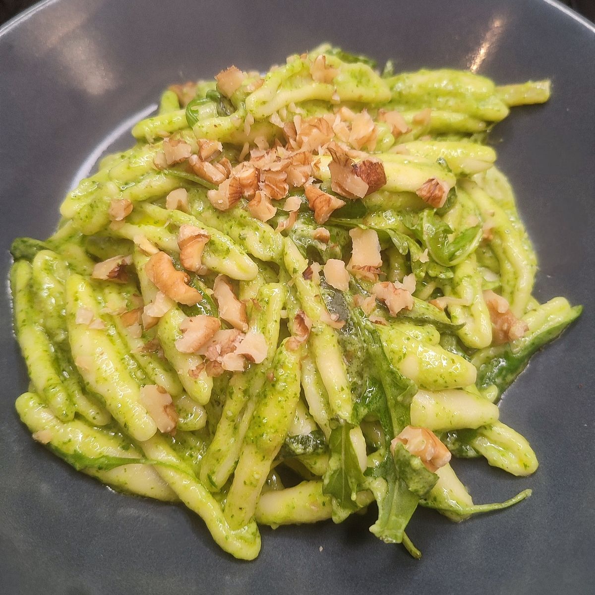 Pasta con pesto di rucola e noci