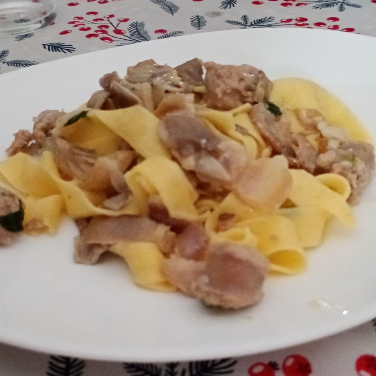 Papoardelle funghi e salsiccia