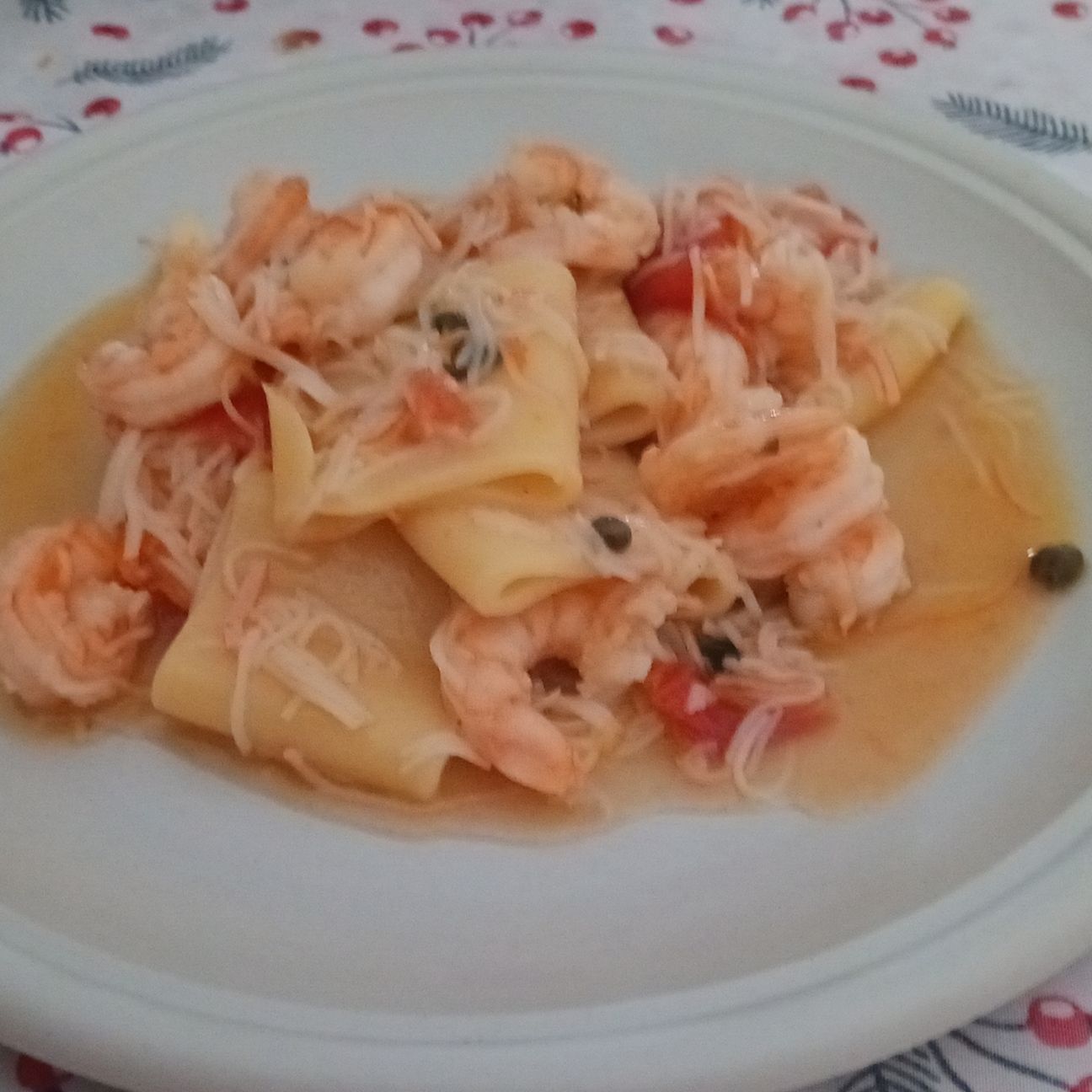 Paccheri con sugo di mazzangolle e polpa di granchio