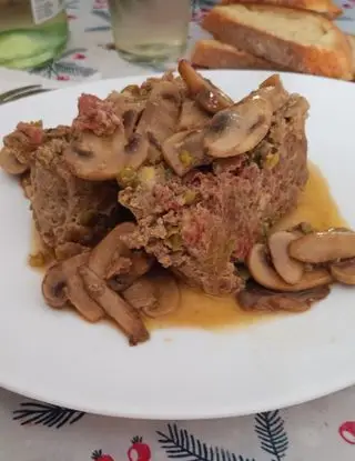 Ricetta Rollè farcito taglato a tranci con funghi porcini e champignon di kut