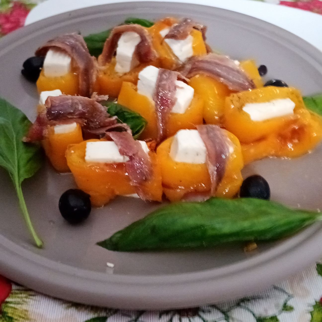 Bocconcini di peperone con Feta e acciughina sott olio