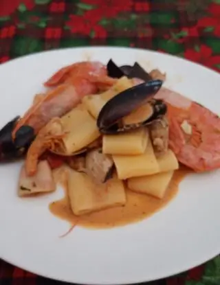 Ricetta Calamarata cozze Tarantine gamberi telline di kut