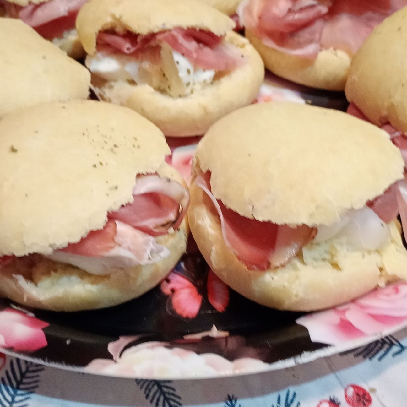 Focaccine farcite Speck e mozzarella