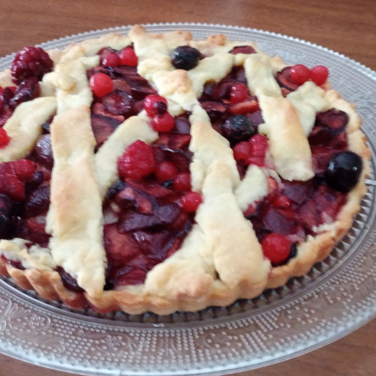 Crostata e monopirzioni con crema ,Visciole e more.