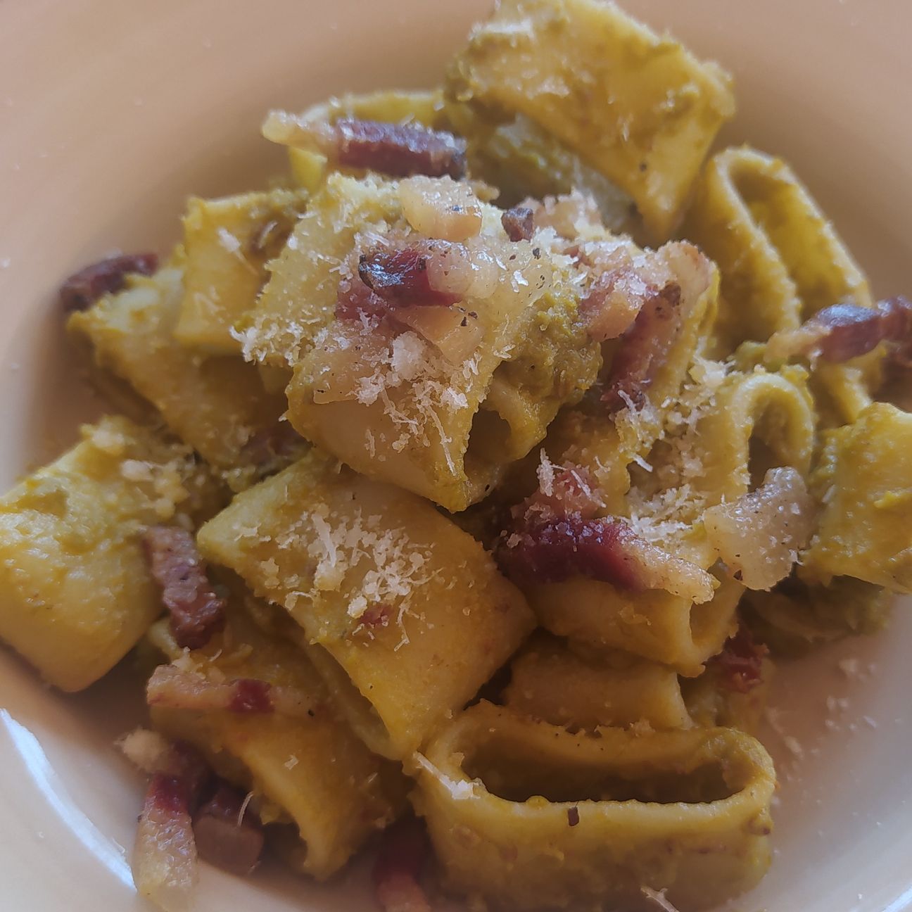 Calamarata con crema di piselli