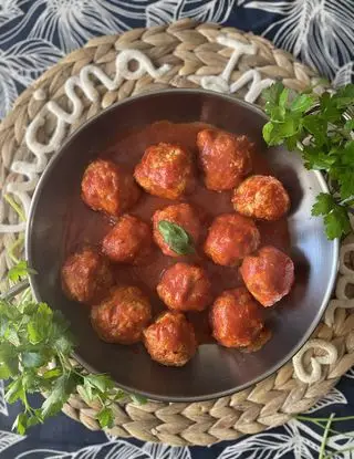 Ricetta Polpette alla napoletana con uva passa e pinoli di lacucinainfesta