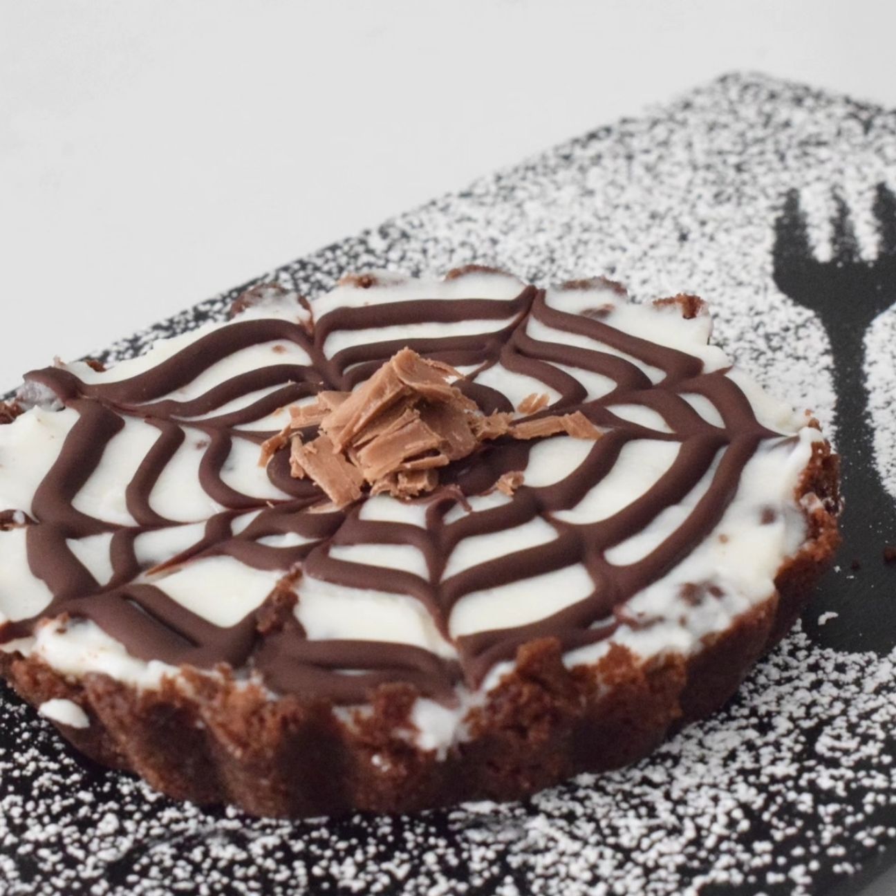 Crostatine senza cottura alla crema di ricotta e cioccolato.