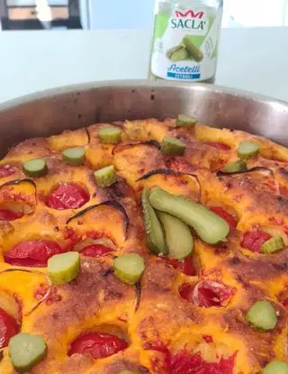 Ricetta Focaccia alla zucca, pomodorini, cipolla di Tropea e cetriolini Sacla' di Mamy.chef75