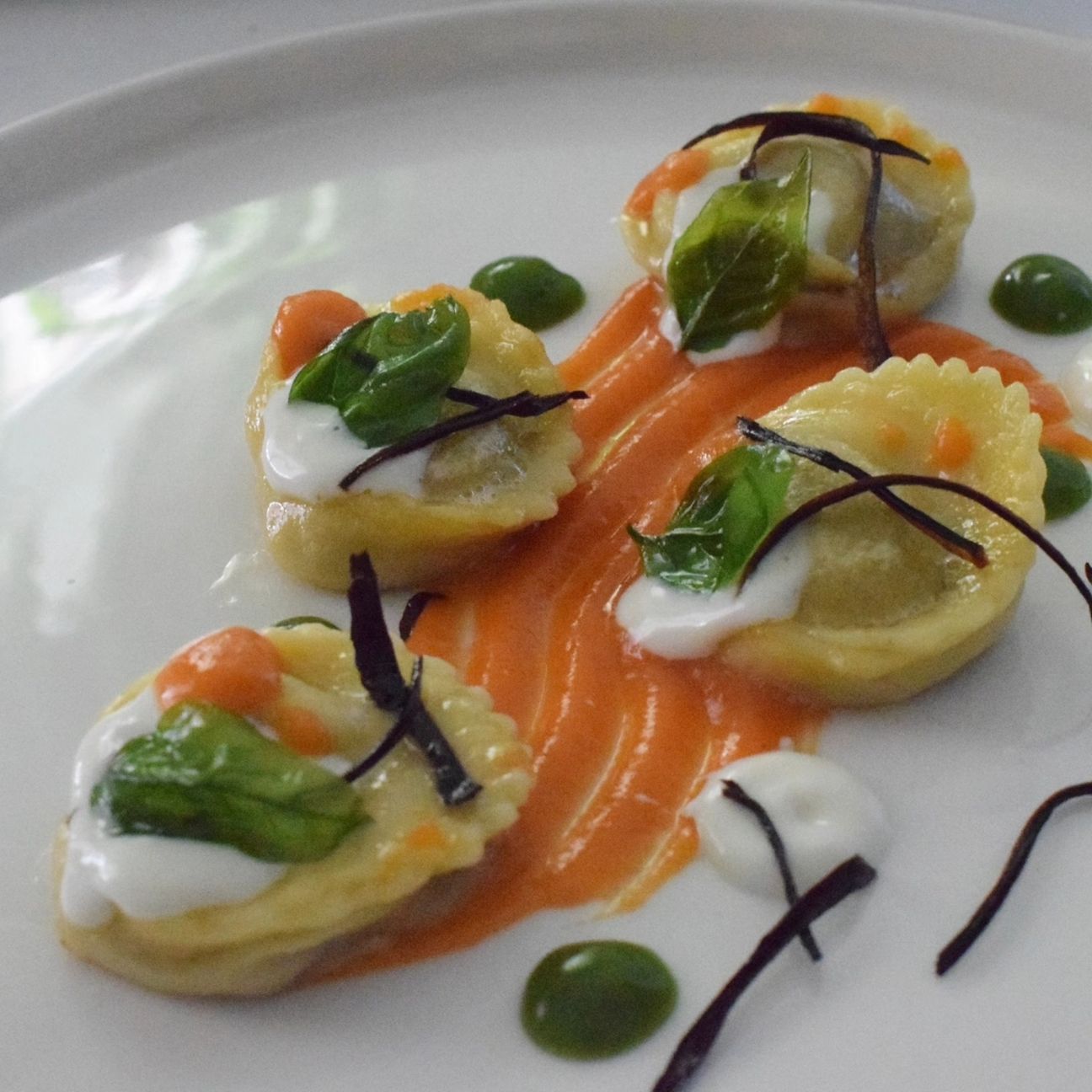 Cappellacci ripieni di melanzane e scamorza affumicata.