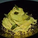 Ricetta Linguine con crema di asparagi, tuorlo marinato grattugiato e salsa di ciliegino