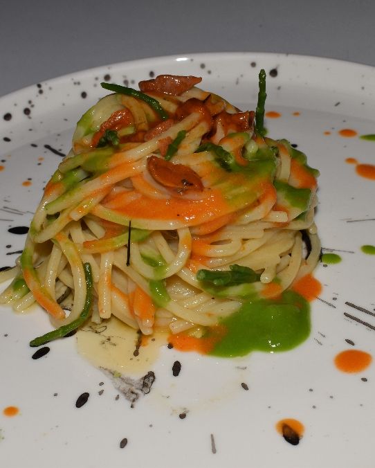 Spaghetti ai ricci di mare, bisque di gamberi e crema di salicornia