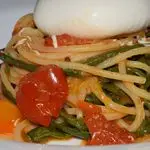 Ricetta Spaghetti con fagiolini pinti, pomodorini, cacioricotta e burrata