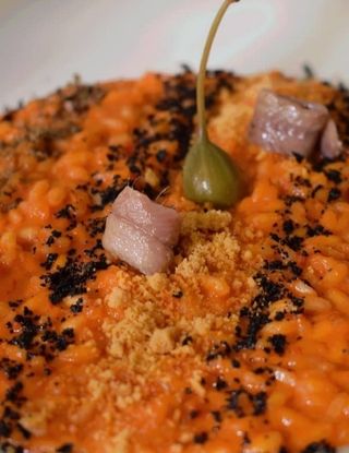 Risotto ai peperoni con polvere di capperi, di olive nere e alici - Al ...