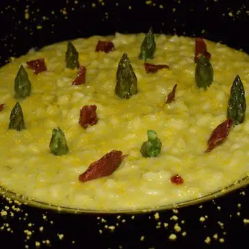 Ricetta Risotto alla crema di asparagi con tuorlo marinato e speck croccante di Mamy.chef75